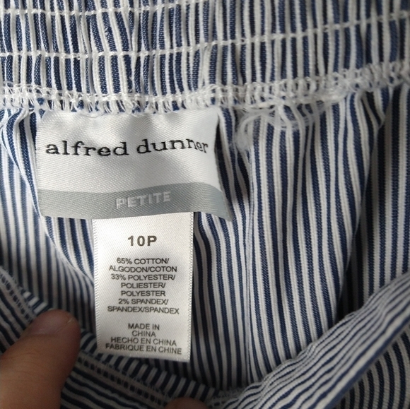 Alfred dunner blue white striped flat front pocket elastic waist Capri. Size 10p - Picture 7 of 10